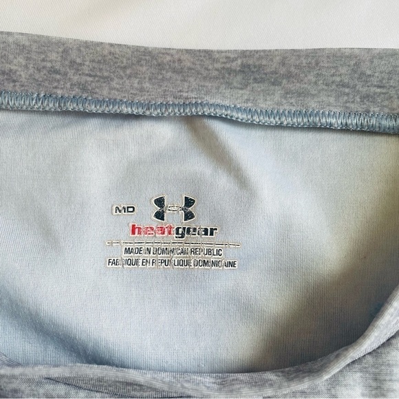 Under Armour Gray Top Shirt Women Size S Perfect for Ski, Sun, Pool, Hiking - Picture 7 of 8